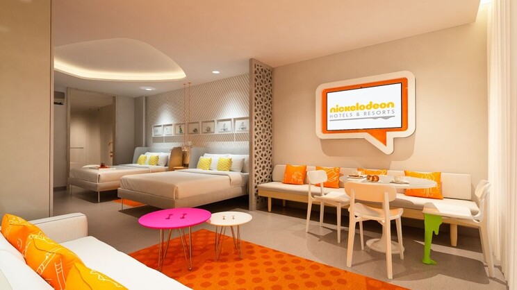 Swim-Up Oceanfront Queen Suite